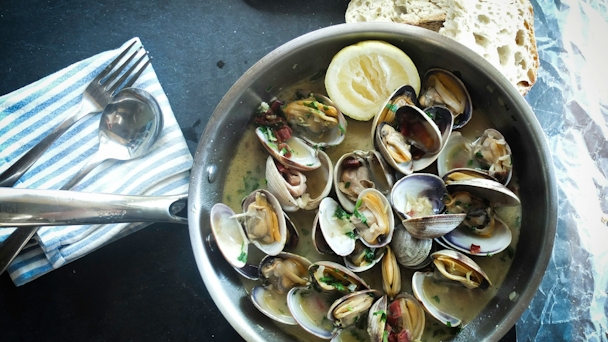 Mussels in a pot