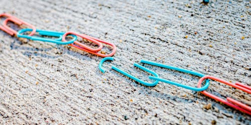 A broken chain of paperclips